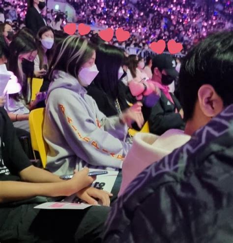 Dàn sao thế giới đu đưa concert BLACKPINK Selena Gomez và siêu anh hùng Marvel quá hot nhưng