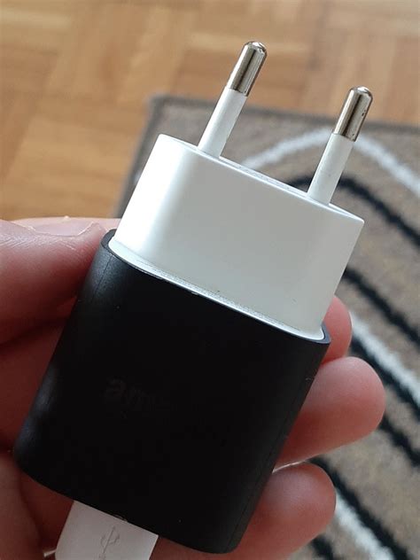 This is an european charger : r/notinteresting