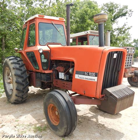 Allis Chalmers 7030 tractor in Bucyrus, KS | Item GW9137 sold | Purple Wave