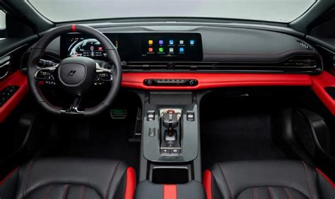 Dodge Attitude 2025 Un Sedán Renovado Con Tecnología Avanzada