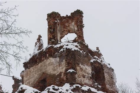 Ruinas de la iglesia en nombre de los santos apóstoles pedro y pablo en