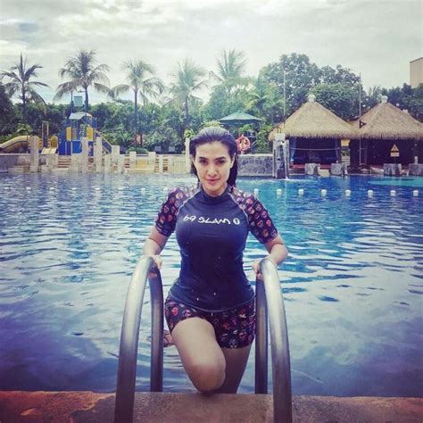 9 Hot Sexy Liza Natalia Bikini Pics