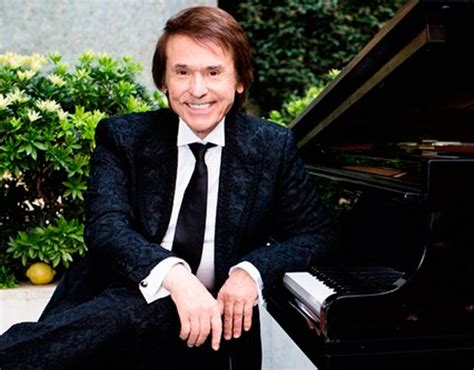 Es Raphael Gay El Cantante Comenta Los Rumores CromosomaX