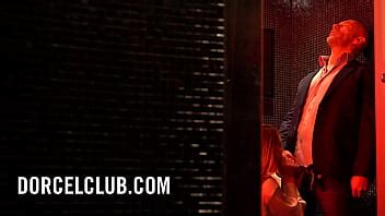 Mamada rápida en el baño de un restaurante XVIDEOS