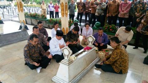 Prabowo Nyekar Ke Taman Makam Pahlawan Kusuma Negara Tribunjogja