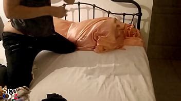 Couple Amateur Blanc Fait Maison Lingerie En Satin Culottes Sexe Habill Talons Et Bas