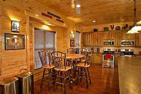 16 Bedroom, Sleeps 80, THE BIG MOOSE LODGE by Large Cabin Rentals