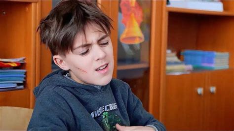 Дерзкий подрался... - YouTube