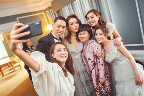 Tròn 10 năm tủi hờn vì scandal ảnh sex Chung Hân Đồng khóc như mưa trong hôn lễ đẹp như cổ tích