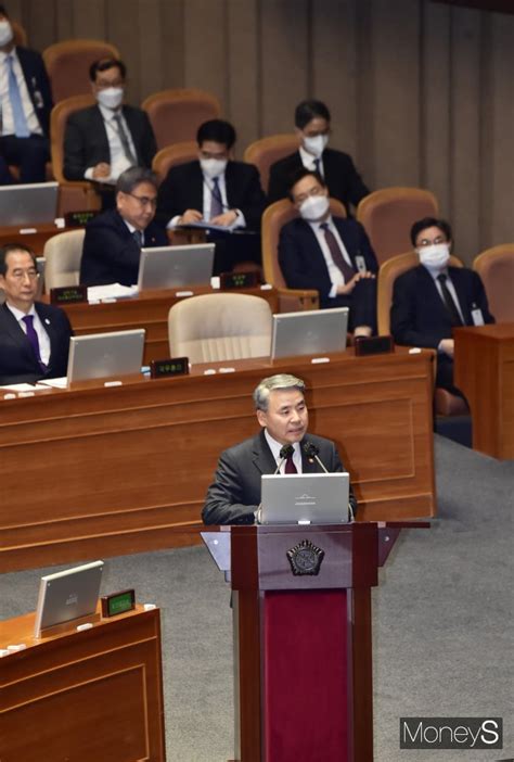 머니s포토 軍 안보 관련 질의받는 이종섭 장관 네이트 뉴스