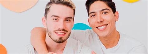 Corren A Pareja Gay De Centro Comercial