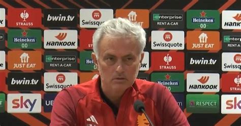 Rom Trainer Jose Mourinho Mit Lobenden Worten An Romelu Lukaku