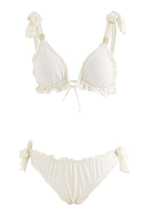 Triangel Bikini Satz mit Rüschenkante und Schleifenknoten Retro Indie and Unique Fashion