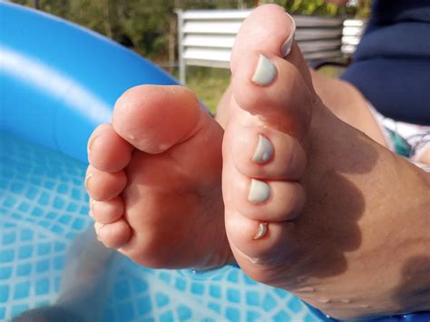 My Girlfriend Showing Off Her New Pedi Nude Pics Xhamster