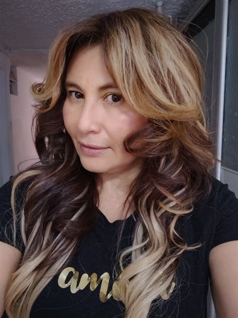 JULIA HOT Cam Model Profile Stripchat