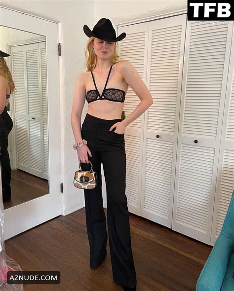 Elle Fanning Sexy Poses Flashing Her Nude Tits On Social Media AZNude