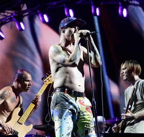 Red Hot Chili Peppers é uma das atrações do Rock in Rio diz jornal Site RG Moda