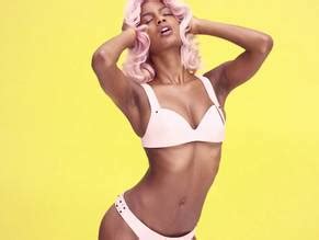 SCRATCH N SNIFF NUDE SCENES AZNude