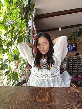 SweetHotBB Eva Naked Stripping On Cam For Live Sex Video Chat AmateurClub