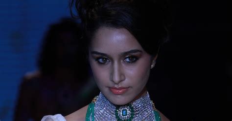 CELEBRITY PICS Shraddha Kapoor Hot Navel HD