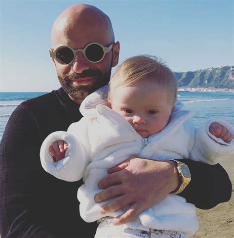 Un Uomo Gay E Single Ha Adottato Una Bambina Con La Sindrome Di Down Non Mai Stata Cos