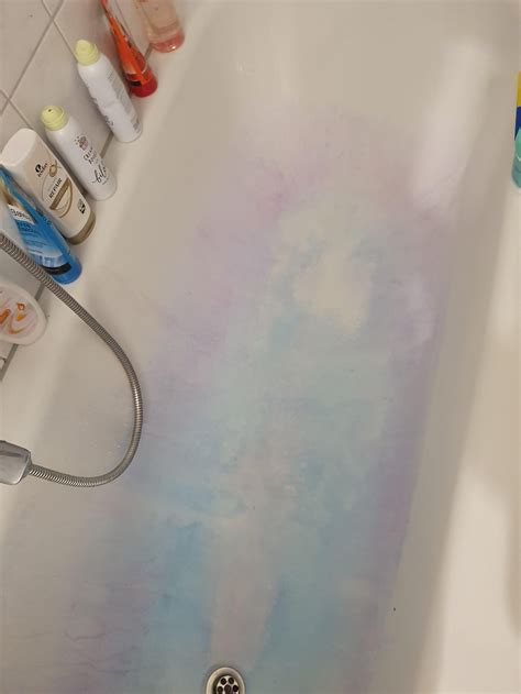 How to Clean Hair Dye off Bathtub: Easy and Effective Methods