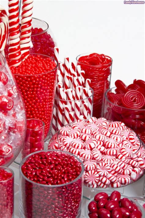 51 Beautiful Christmas Decoration Ideas In Red Domination Roundecor