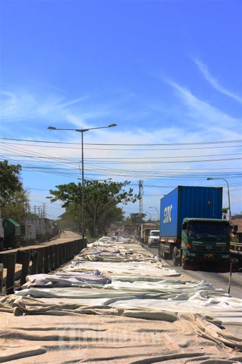 Pengecoran Jalan Yos Sudarso Jalur Pantura Semarang Demak Foto