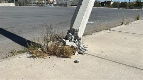 VIDEO Y FOTOS Reportan Otro Poste De La CFE A Punto De Caer En La