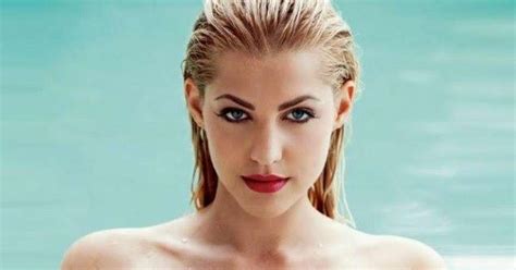 Conoc A La Alemana Hot Que Que Le Encanta Desnudarse