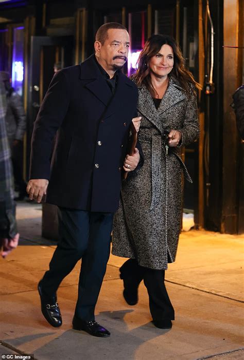 Mariska Hargitay And Ice T Bundle Up On Set Of Law And Order Svu In New York City Times News Uk