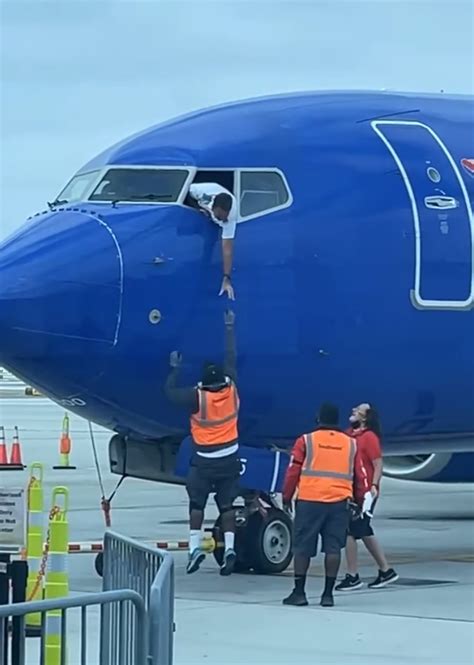 Pilot retrieves passenger's phone from cockpit window: video