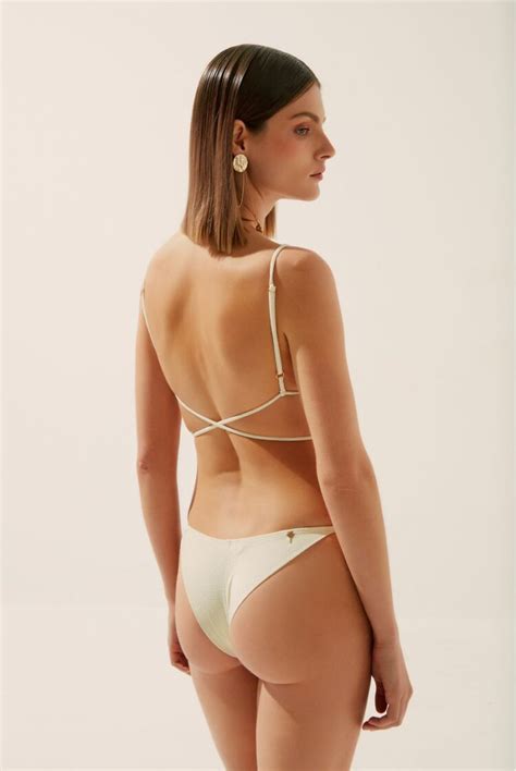 9 Hot Sexy Coco Chinelo Bikini Pics