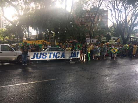 Manifestantes Contr Rios E Favor Veis A Lula Fazem Atos Em Curitiba