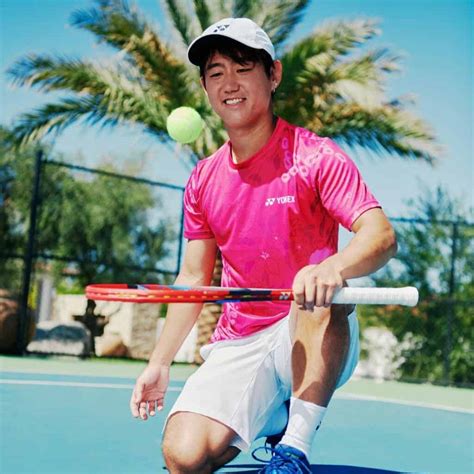Yonex Україна. Теніс та Бадмінтон. Купити товари у магазині Yonex.