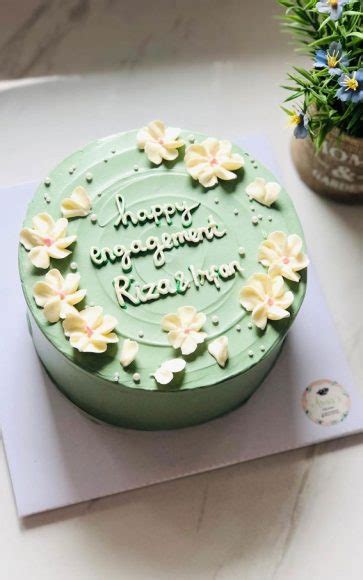 50 Cute Minimalist Buttercream Cakes Light Green Cake Adorned With