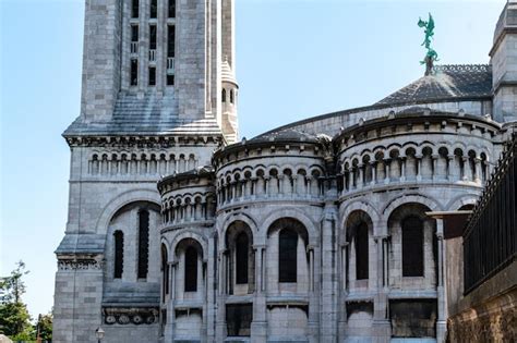 Premium Photo | Stunning photo of architecture of sacre coeur in paris ...