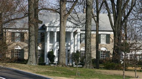 Lisa Marie Presley Was Rock ’n’ Roll Royalty. Graceland Was Her Castle ...