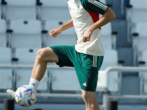 Previo al Mundial 2026, Johan Vázquez podría renovar con Genoa hasta el