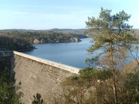 Lac de Guerlédan Mairie de Saint Aignan dans le Morbihan