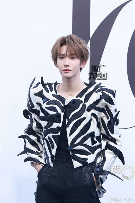 Châu Đông Vũ bị 1 mỹ nhân chiếm spotlight hot girl Douyin lại mất điểm với cam thường tại sự kiện