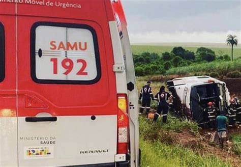 Ônibus capota fiéis e 12 pessoas morrem em São Paulo Jetss