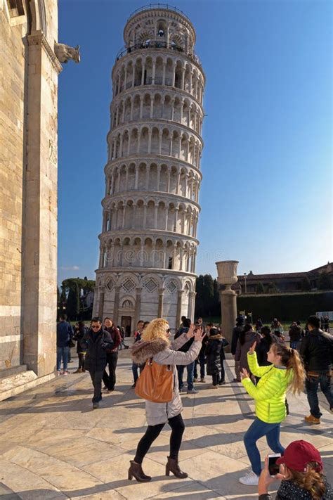 Tourists Posing In Front Of The Leaning Tower Of Pisa Editorial