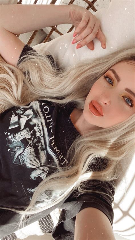 She Can Do Blonde Too Scrolller