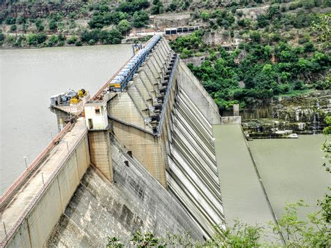 Rajamass: Srisailam Dam - History, Technical Details and Rare Photos