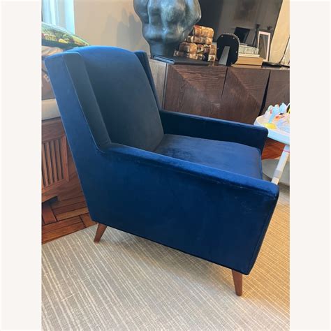 blue velvet chair 10
