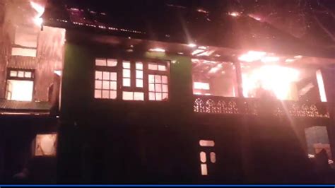 House Of Senior Journalist Sheikh Anees Gutted In Fire At Gund Kangan