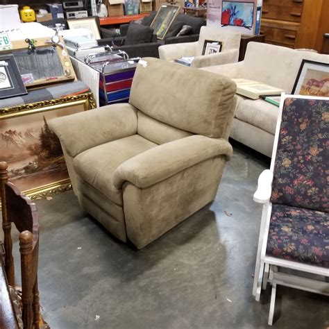 LAZY BOY MICROFIBER RECLINER - Big Valley Auction