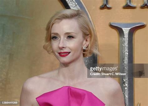 10 Hot Sexy Fiona Glascott Bikini Pics