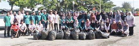 27 volunteers join beach clean-up | Borneo Bulletin Online